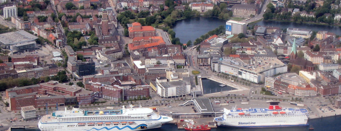 Stadt Kiel aus der Luft - Hafen und Innentadt