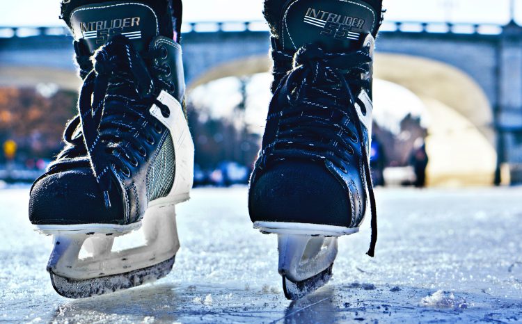 Schlittschuhe auf Eis